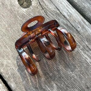 brown tortoise shell hair clip